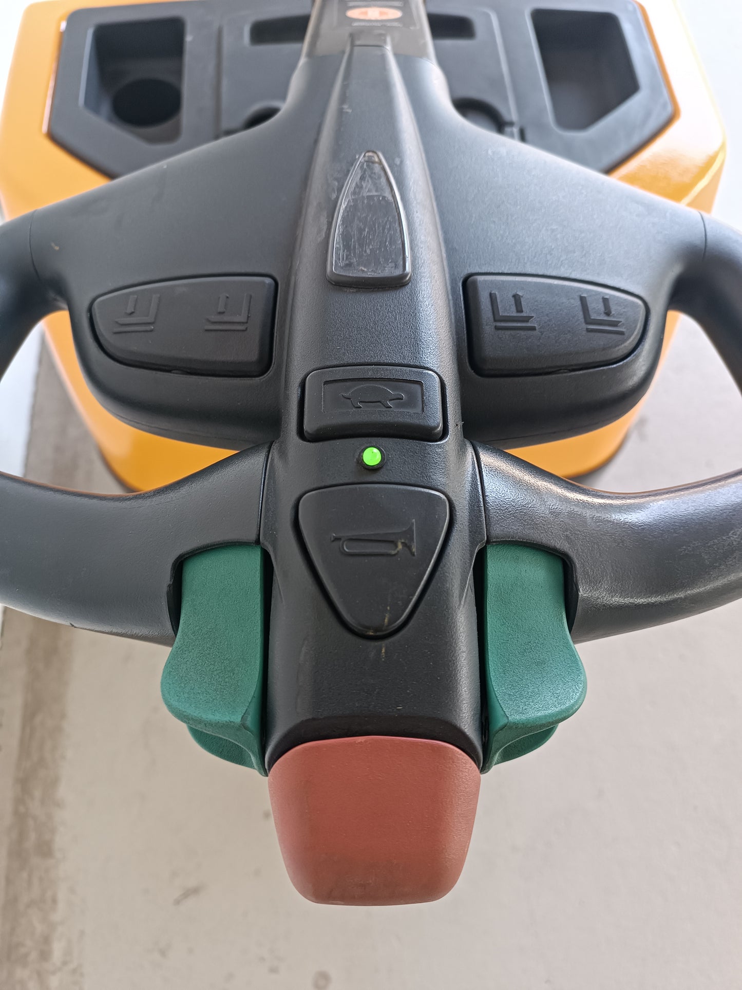 Jungheinrich EME 114 Elektro-Niederhubwagen - Staplertechnik24