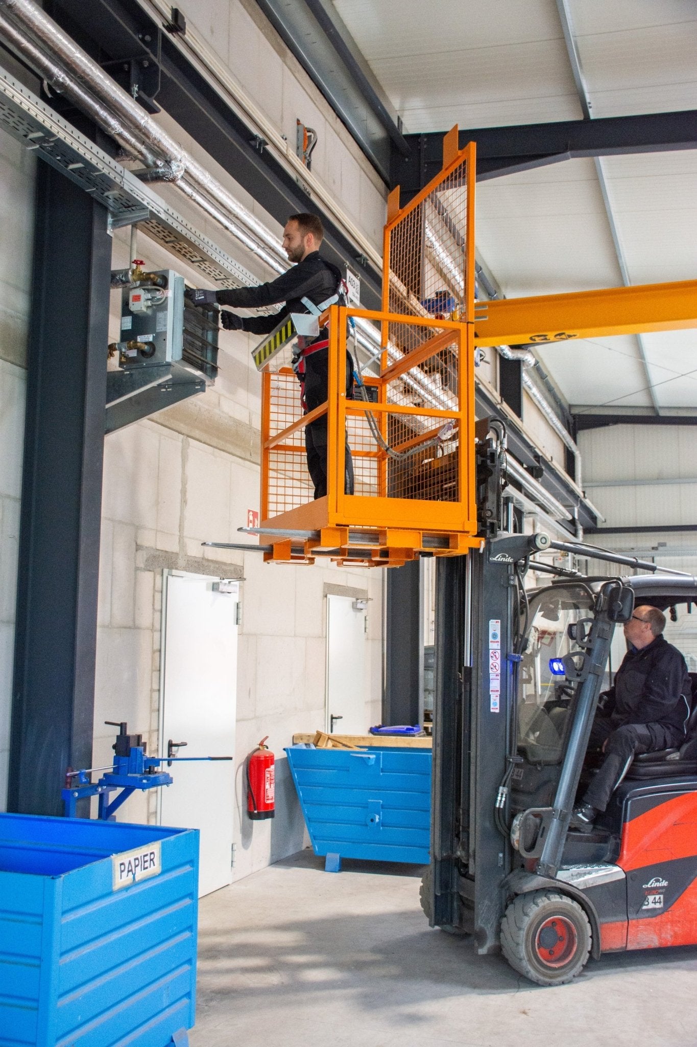 Arbeitsbühne MB - II, lackiert, Gelborange - Staplertechnik24 - 4427 - 39 - 0000 - 1