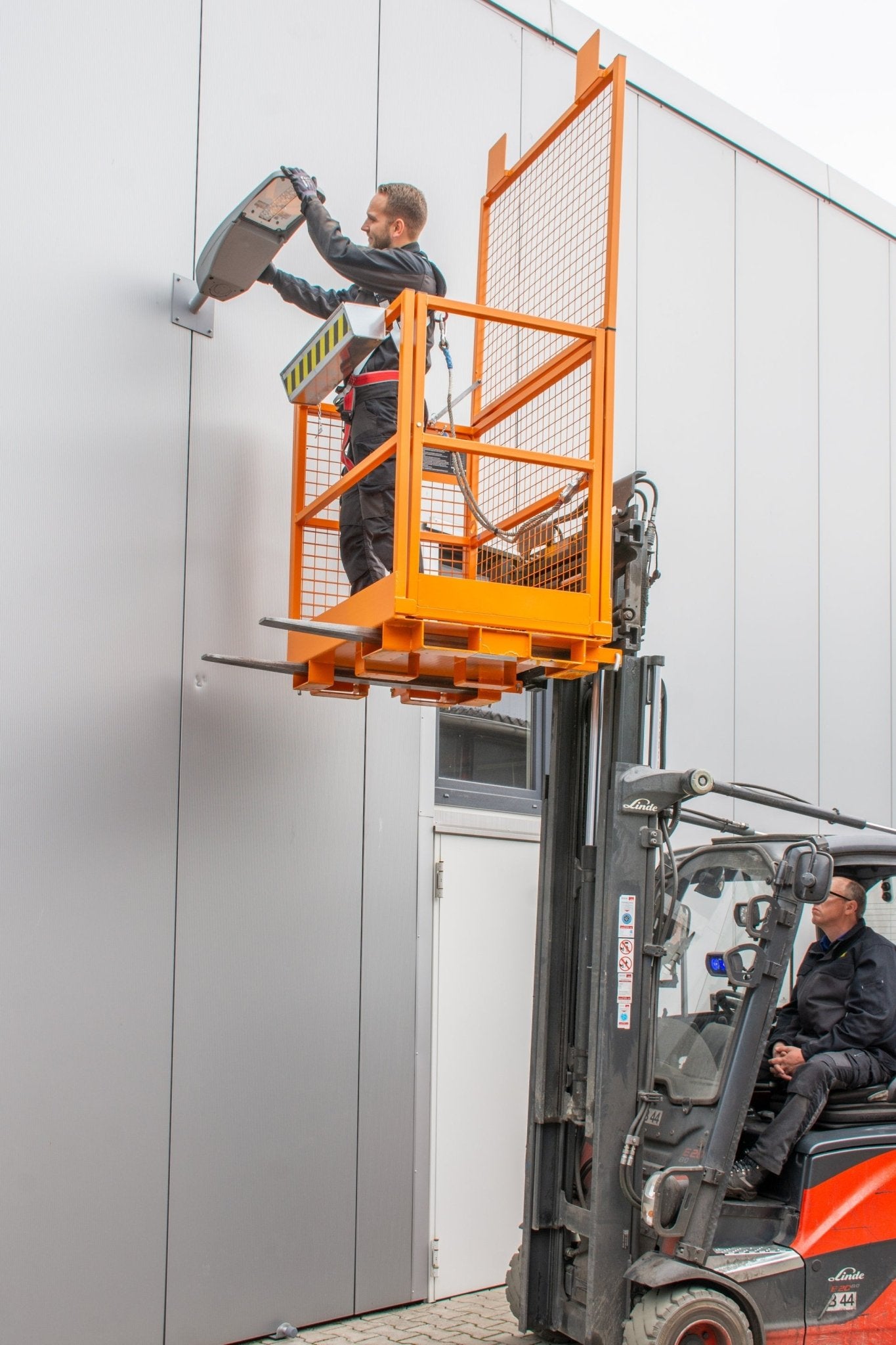 Arbeitsbühne MB - II, lackiert, Gelborange - Staplertechnik24 - 4427 - 39 - 0000 - 1