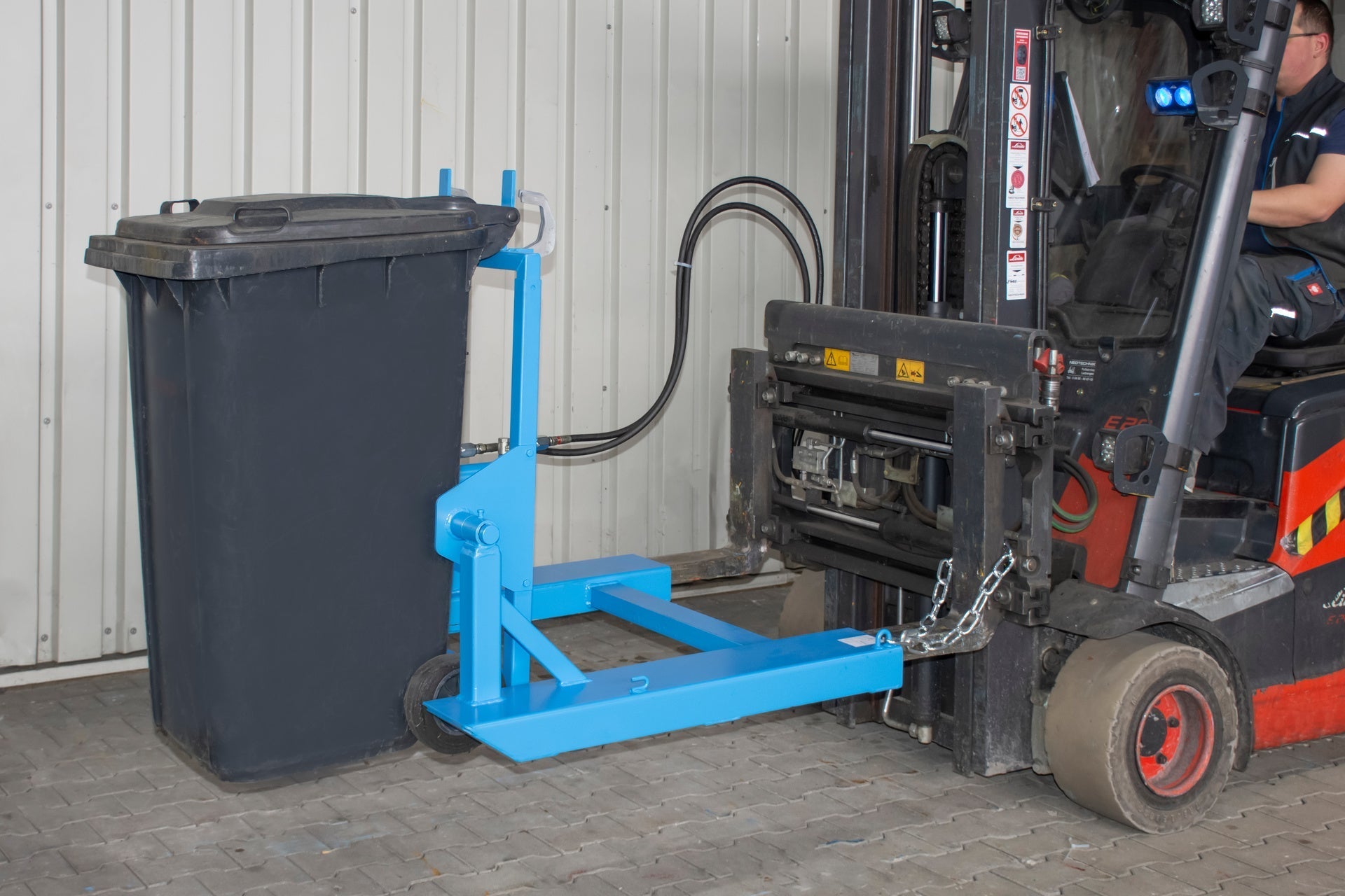 Mülltonnen - Kipper MK - H 240, lackiert, Lichtblau - Staplertechnik24 - 4476 - 02 - 0000 - 3