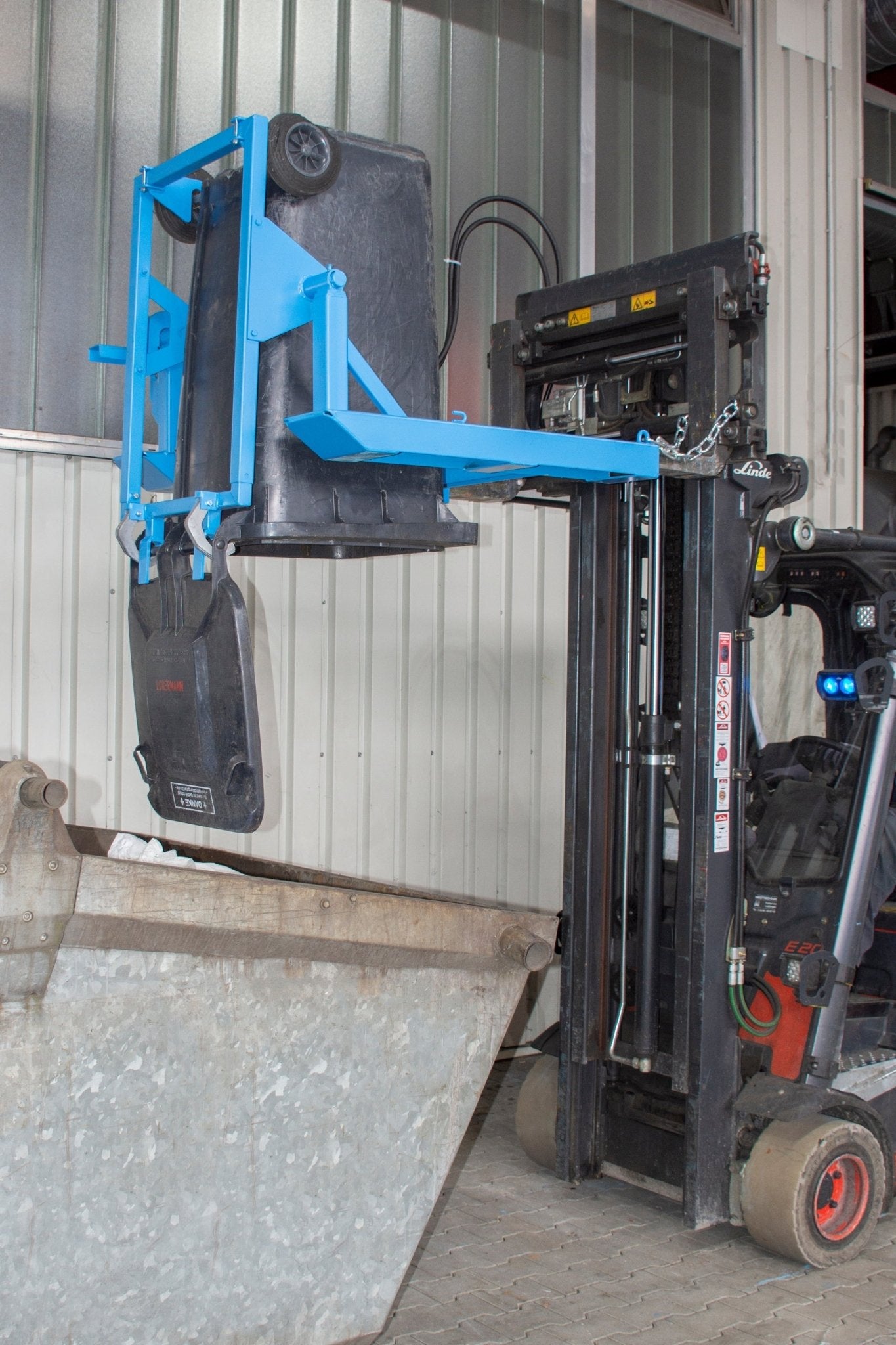 Mülltonnen - Kipper MK - H 240, lackiert, Lichtblau - Staplertechnik24 - 4476 - 02 - 0000 - 3