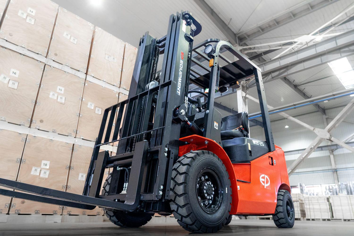 Lithium-Ionen Stapler 2500kg EFL252X2 - Staplertechnik24