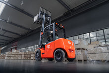 EP-EFL302X4 Elektro-Gabelstapler – 3000 kg mit Wechselbatterien - Staplertechnik24