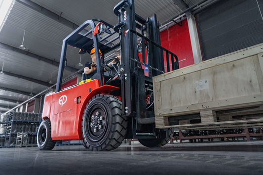 EP-EFL302X4 Elektro-Gabelstapler – 3000 kg mit Wechselbatterien - Staplertechnik24