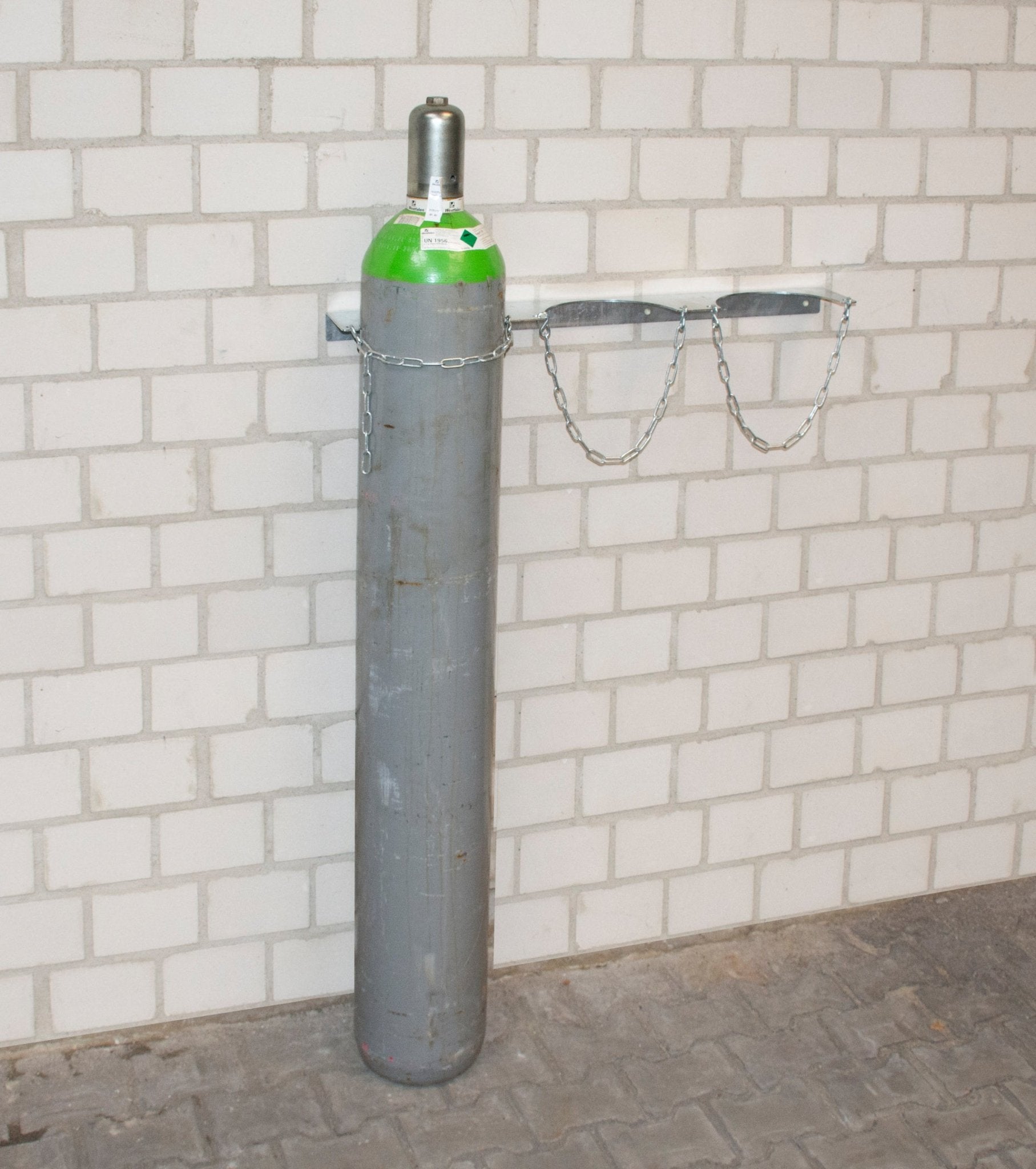 Gasflaschen - Wandhalterung GWH 230 - III, feuerverzinkt - Staplertechnik24 - 4477 - 95 - 0000 - 7