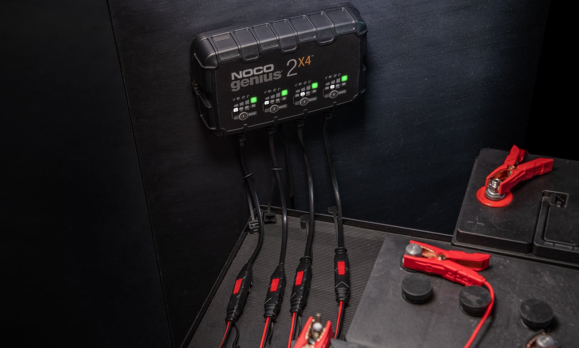 NOCO Batterieladegerät GENIUS 2X4 4-Bank 8-Ampere, 12 Volt - Staplertechnik24
